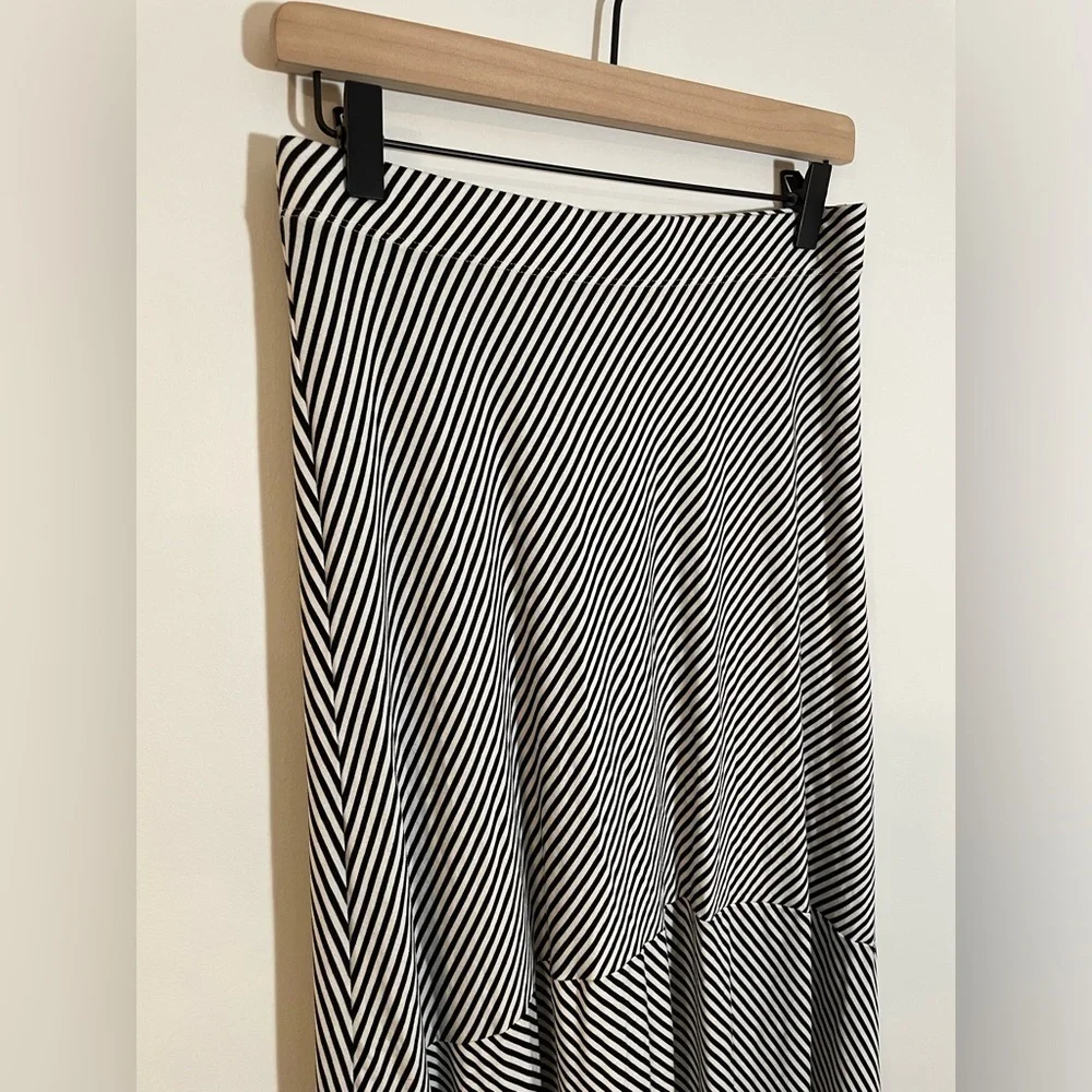 Chico’s Black & White Soft Knit Pull On Stretch Maxi Skirt Size 0 MSRP $89 EUC